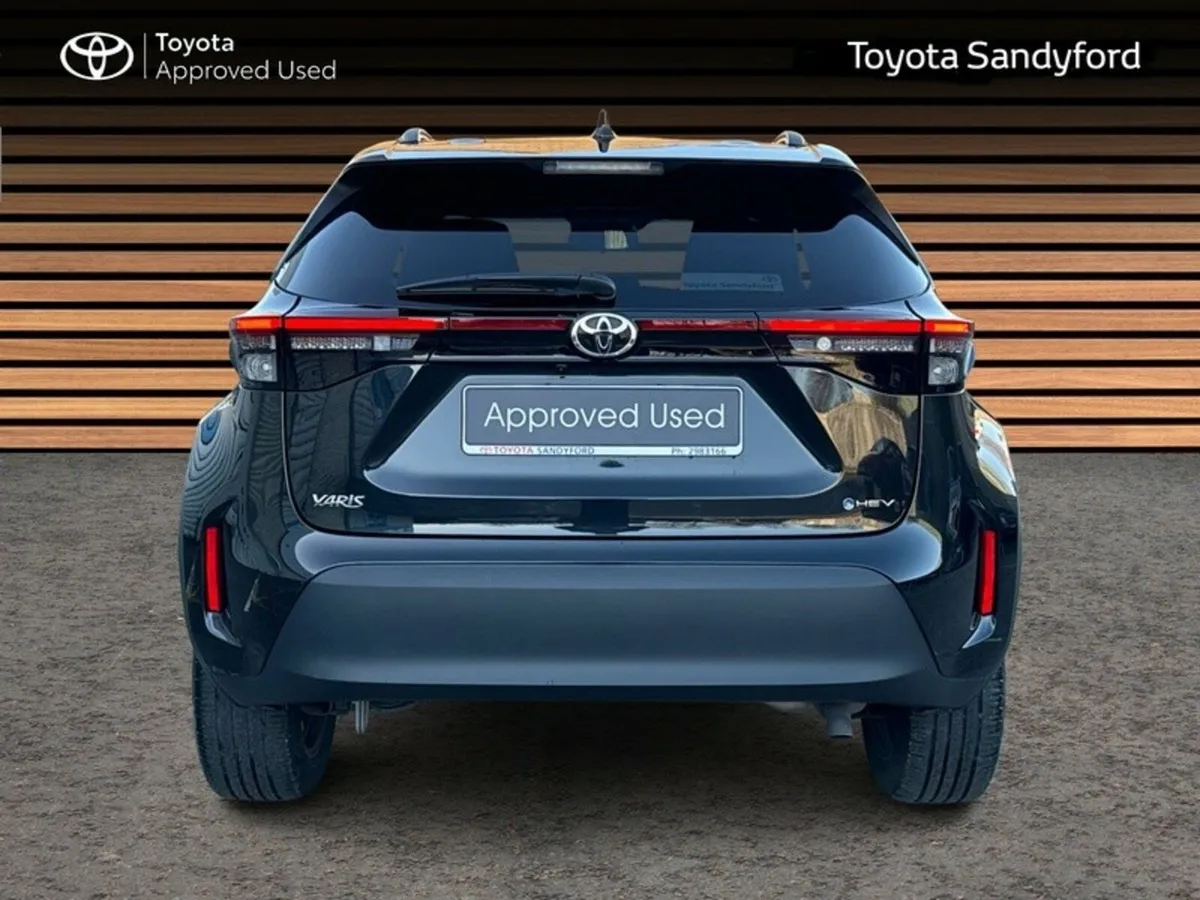 Toyota Yaris Cross LUNA SPORT // REAR CAMERA // SI - Image 4