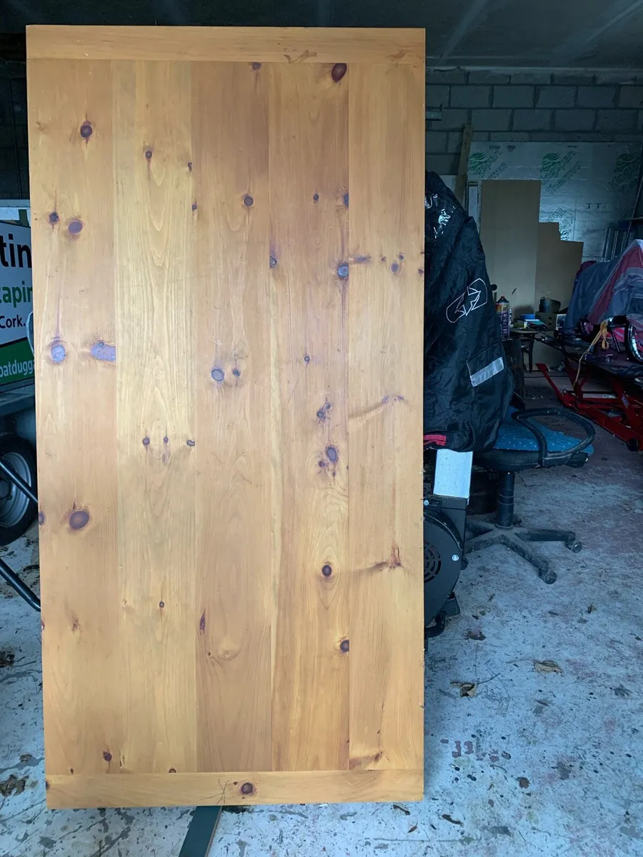 Solid oak table and 6 chairs - Image 1