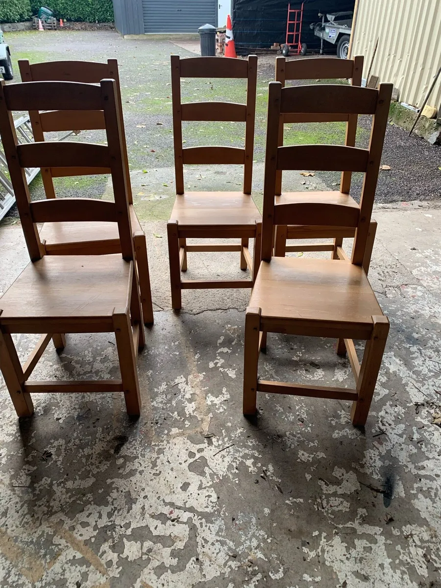 Solid oak table and 6 chairs - Image 2