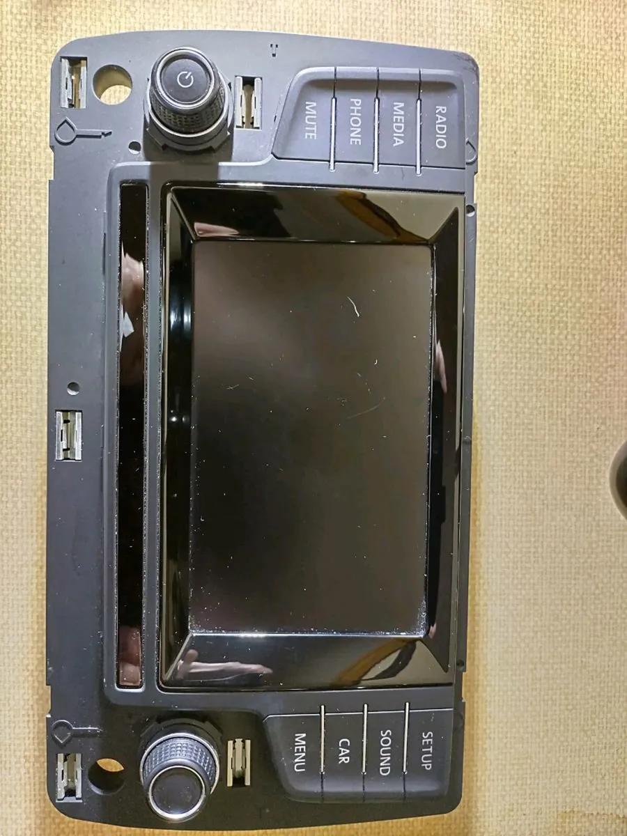 VW Golf MK7 Radio for parts or repair - Image 1