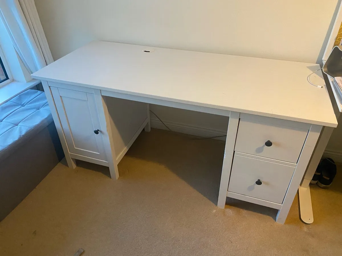 White office desk - Image 1