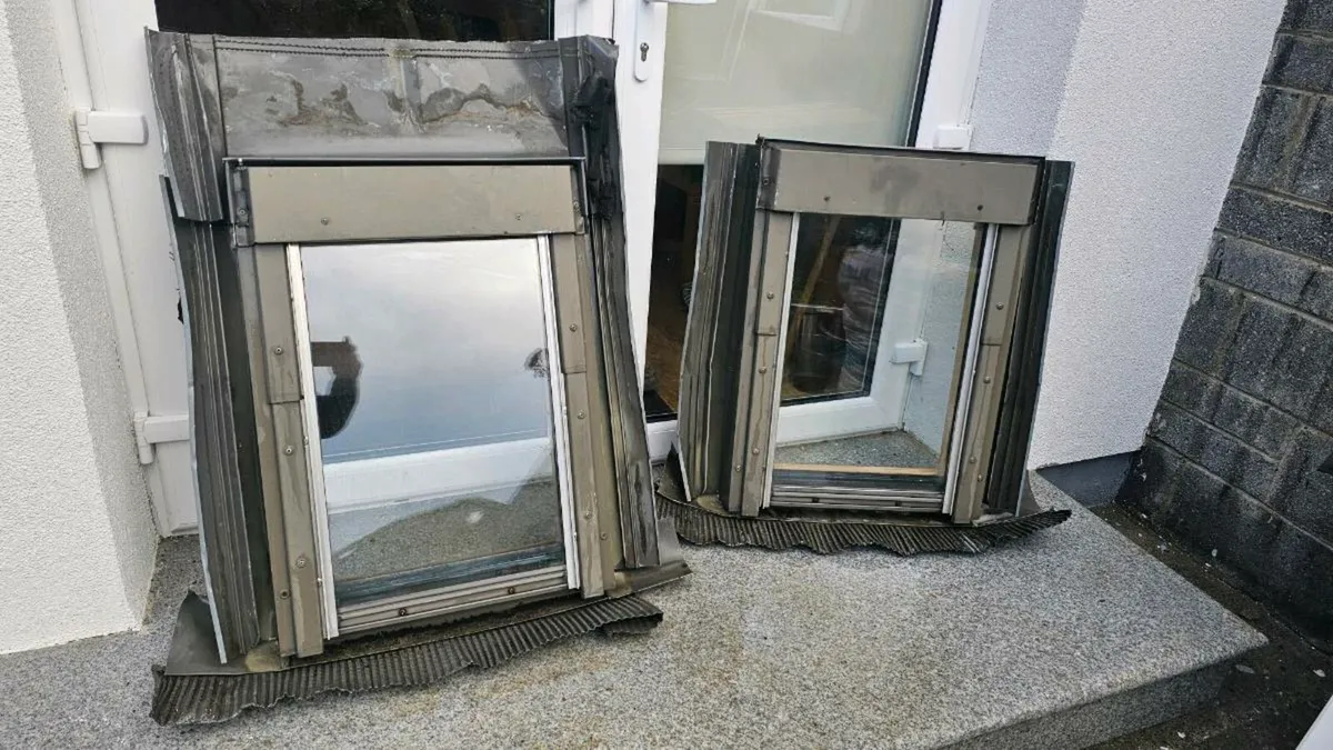 Velux) Windows roof top with flashings - Image 1