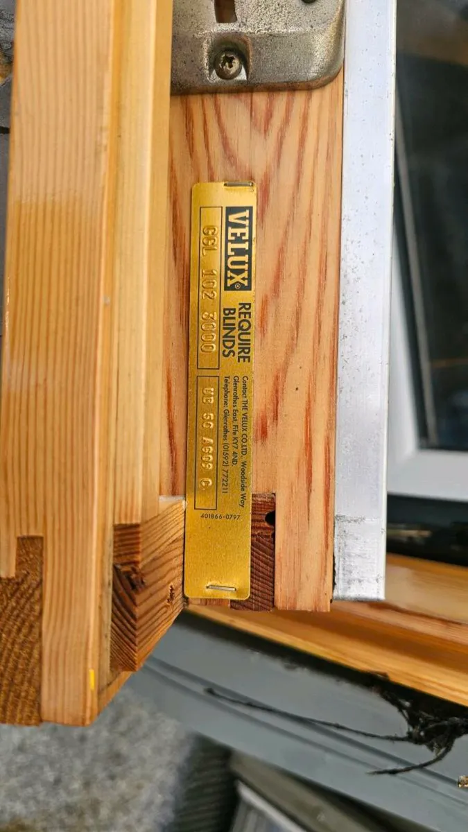 Velux) Windows roof top with flashings - Image 4