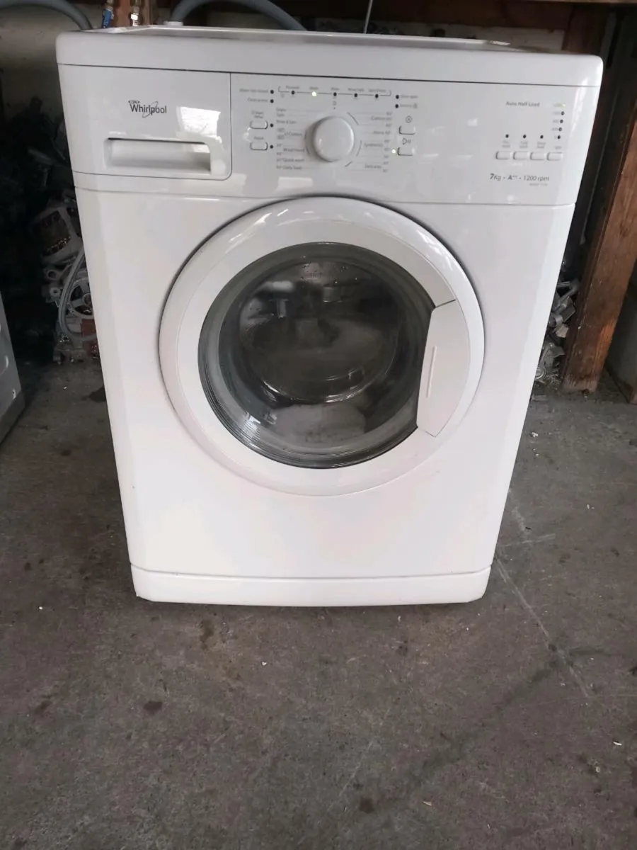 Whirlpool 8kg washing machine - Image 1