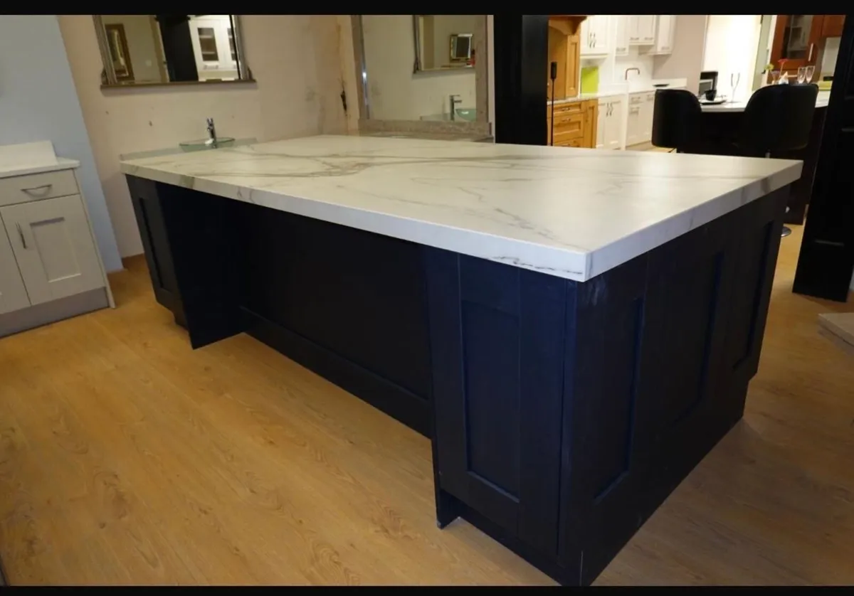 Kitchen Islands, worktops & kitchen cabinets - Image 1