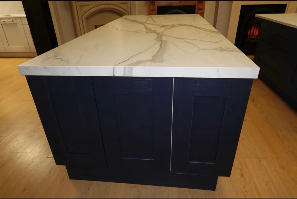 Kitchen Islands, worktops & kitchen cabinets - Image 3