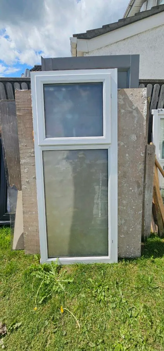 Long window with top opening - Image 1