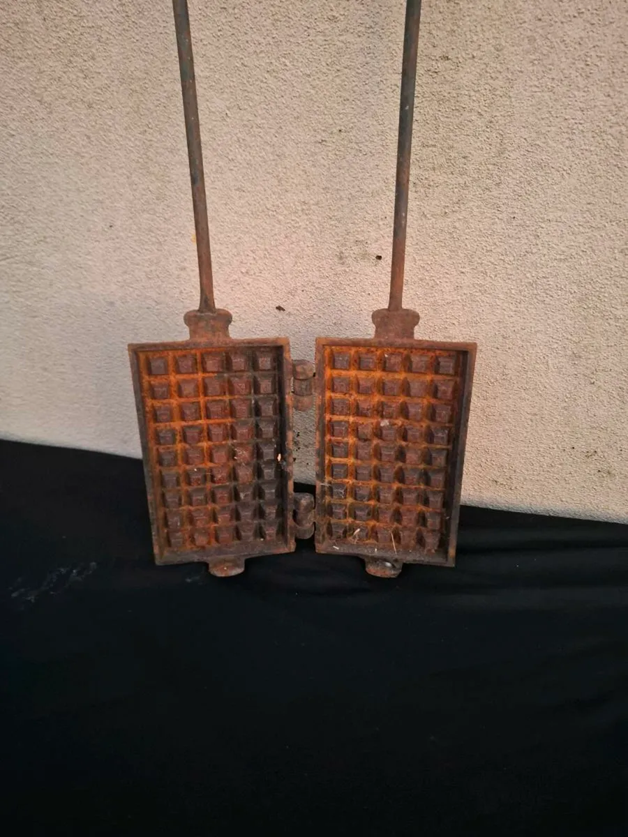 By post only antique waffle maker cast iron - Image 2