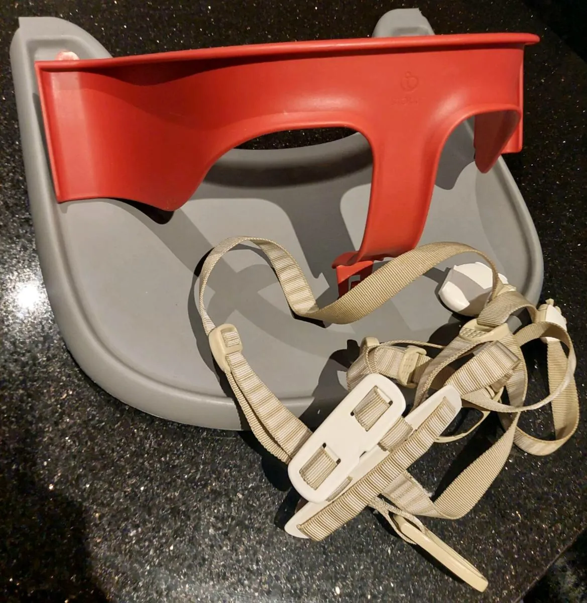 Tripp trap tray and straps