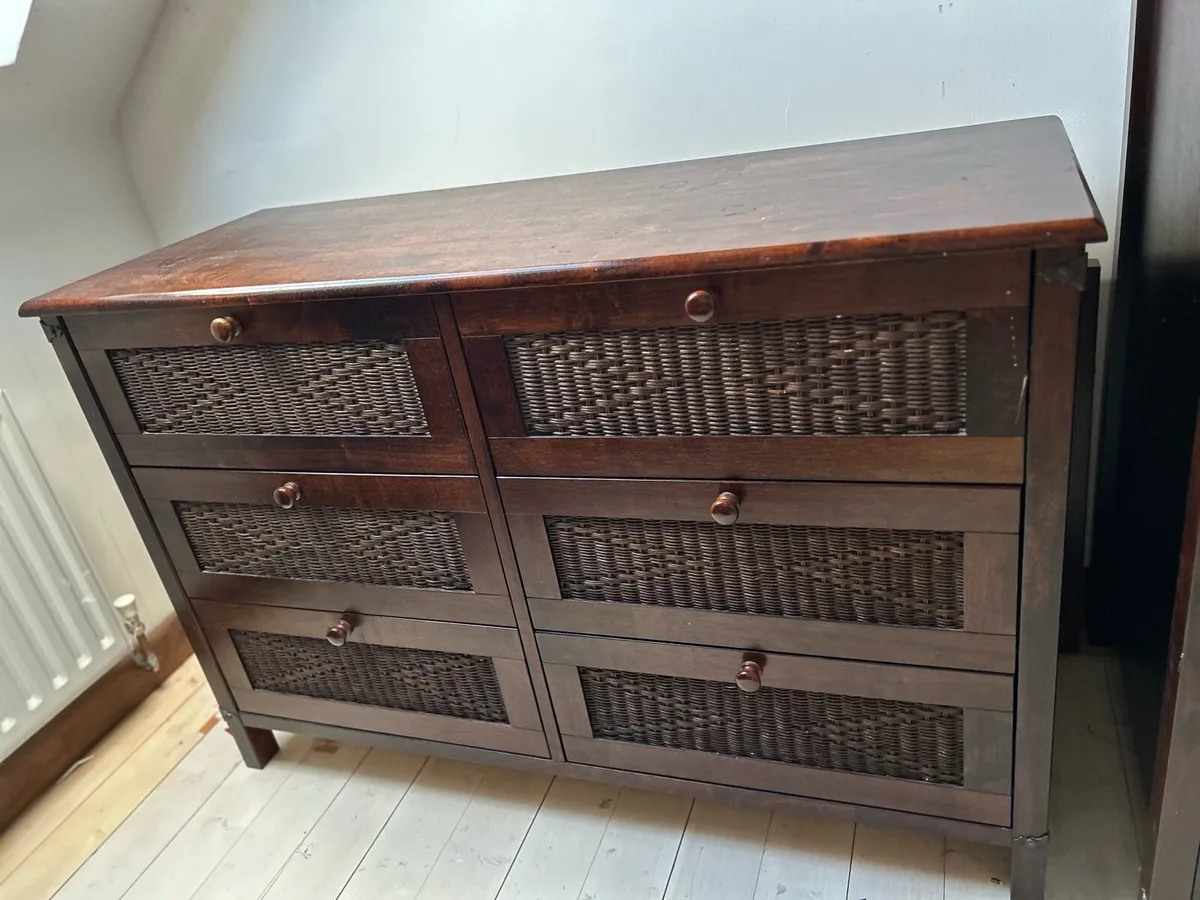 Bedroom Furniture 5 piece matching - Image 2