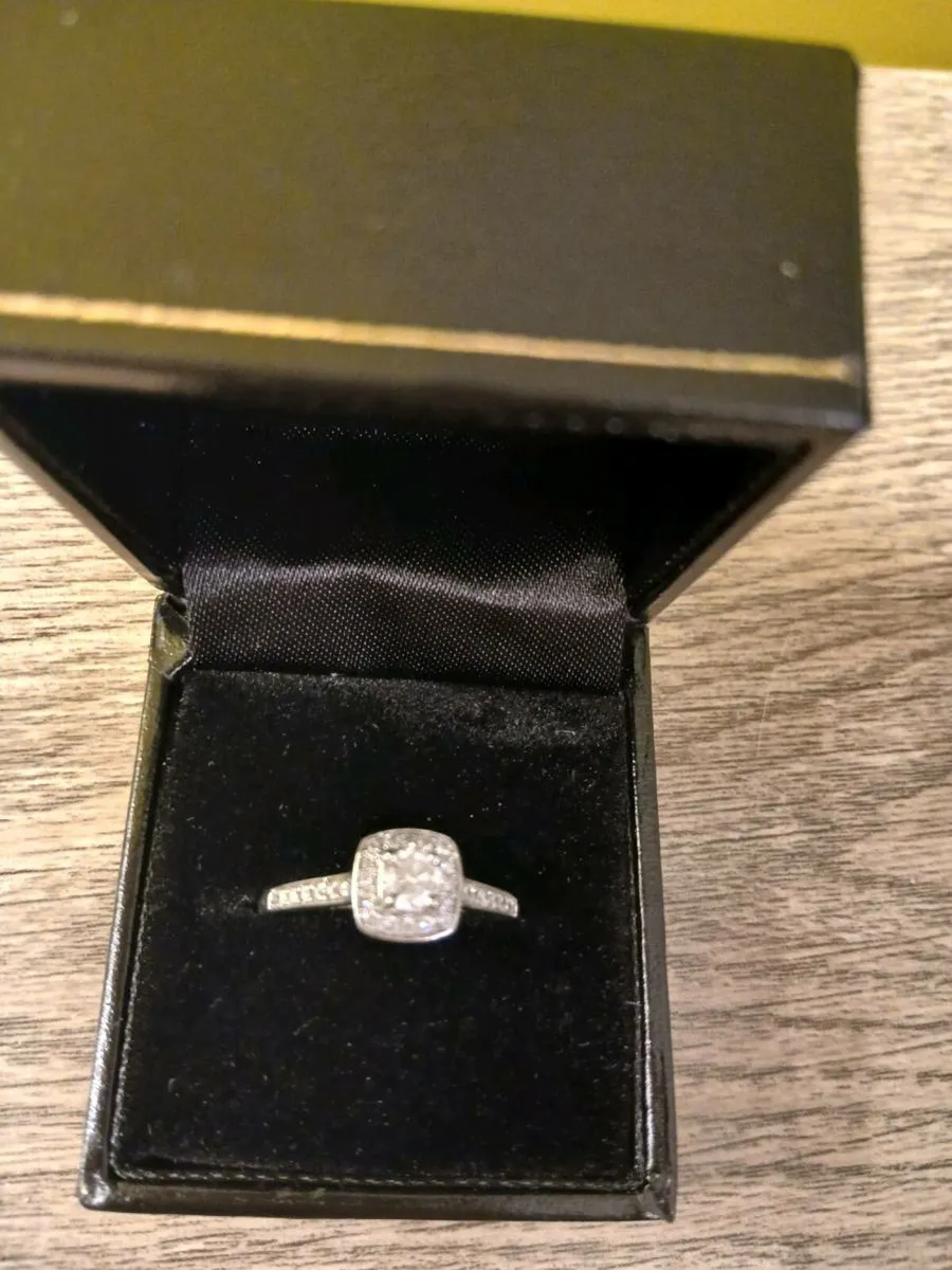 Engagement ring - Image 2