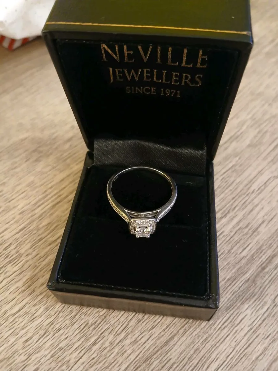 Engagement ring - Image 3