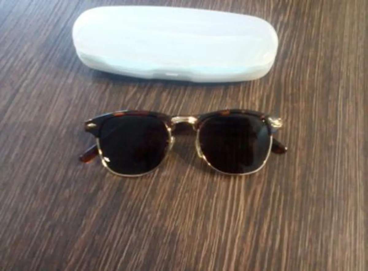 Retro Style Reading Sunglasses.