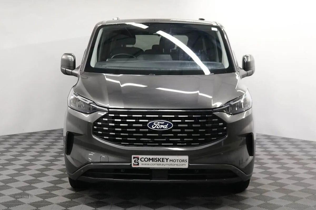 Ford Tourneo Custom 320 Ecoblue Titanium Luxe - Image 2