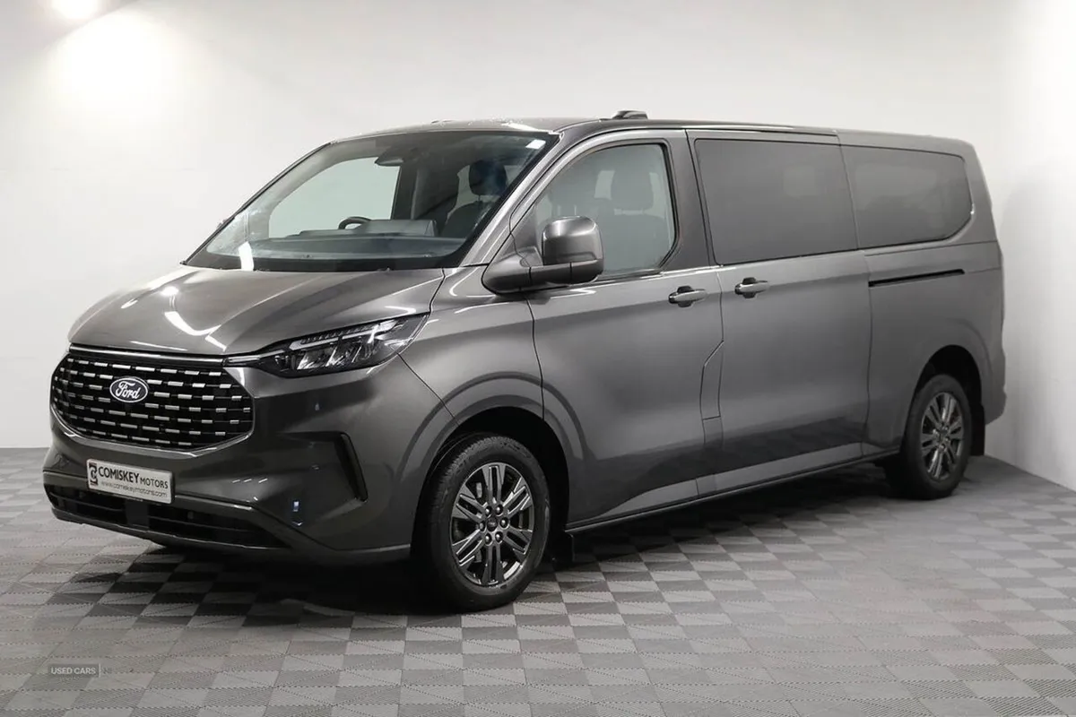 Ford Tourneo Custom 320 Ecoblue Titanium Luxe - Image 3