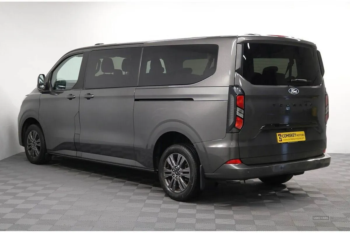Ford Tourneo Custom 320 Ecoblue Titanium Luxe - Image 4
