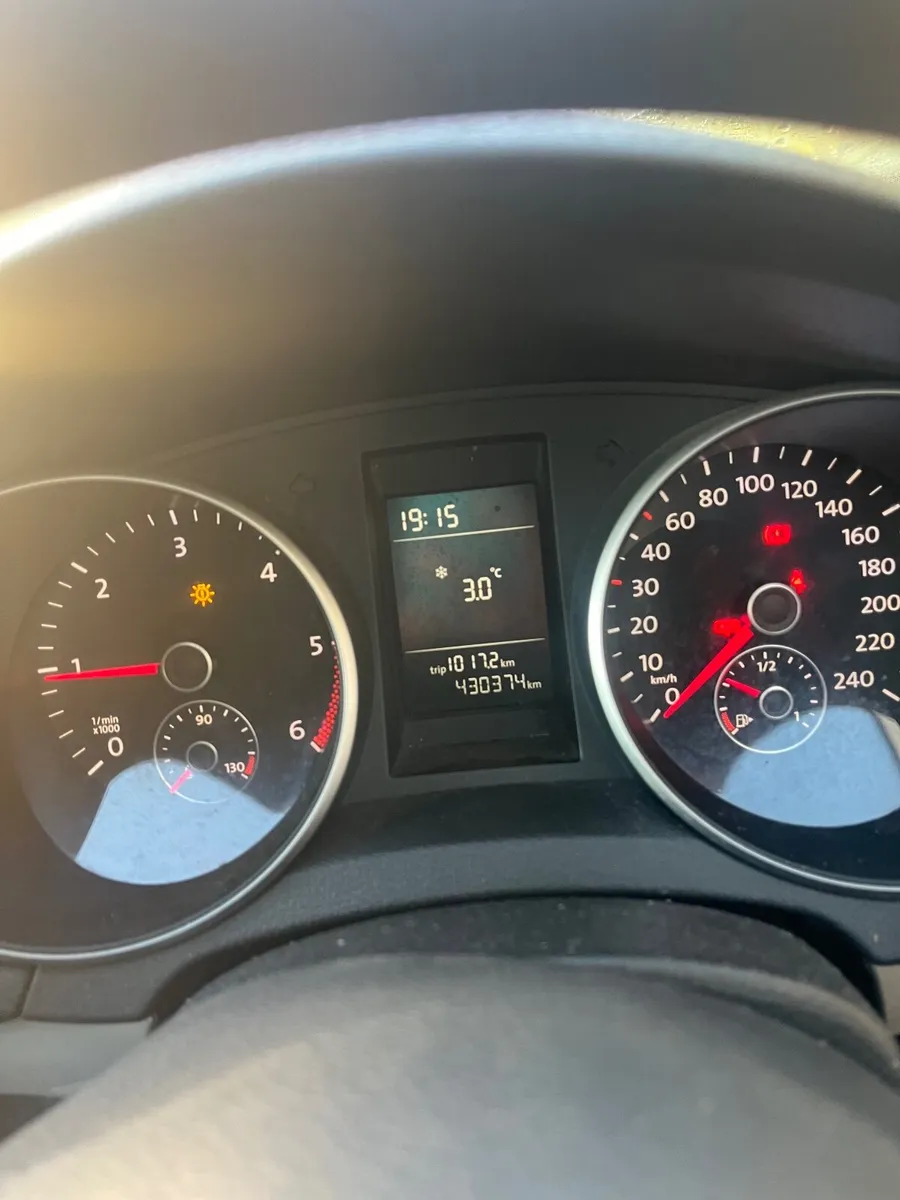 Volkswagen Golf 2010 - Image 2