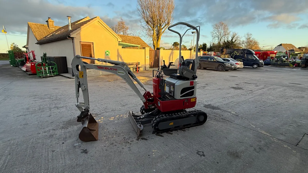 Takeuchi TB210R Micro Digger ( Only 400hrs ) - Image 2