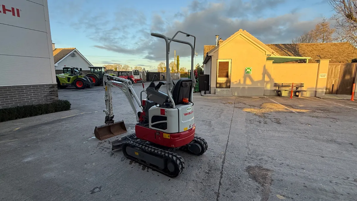 Takeuchi TB210R Micro Digger ( Only 400hrs ) - Image 3