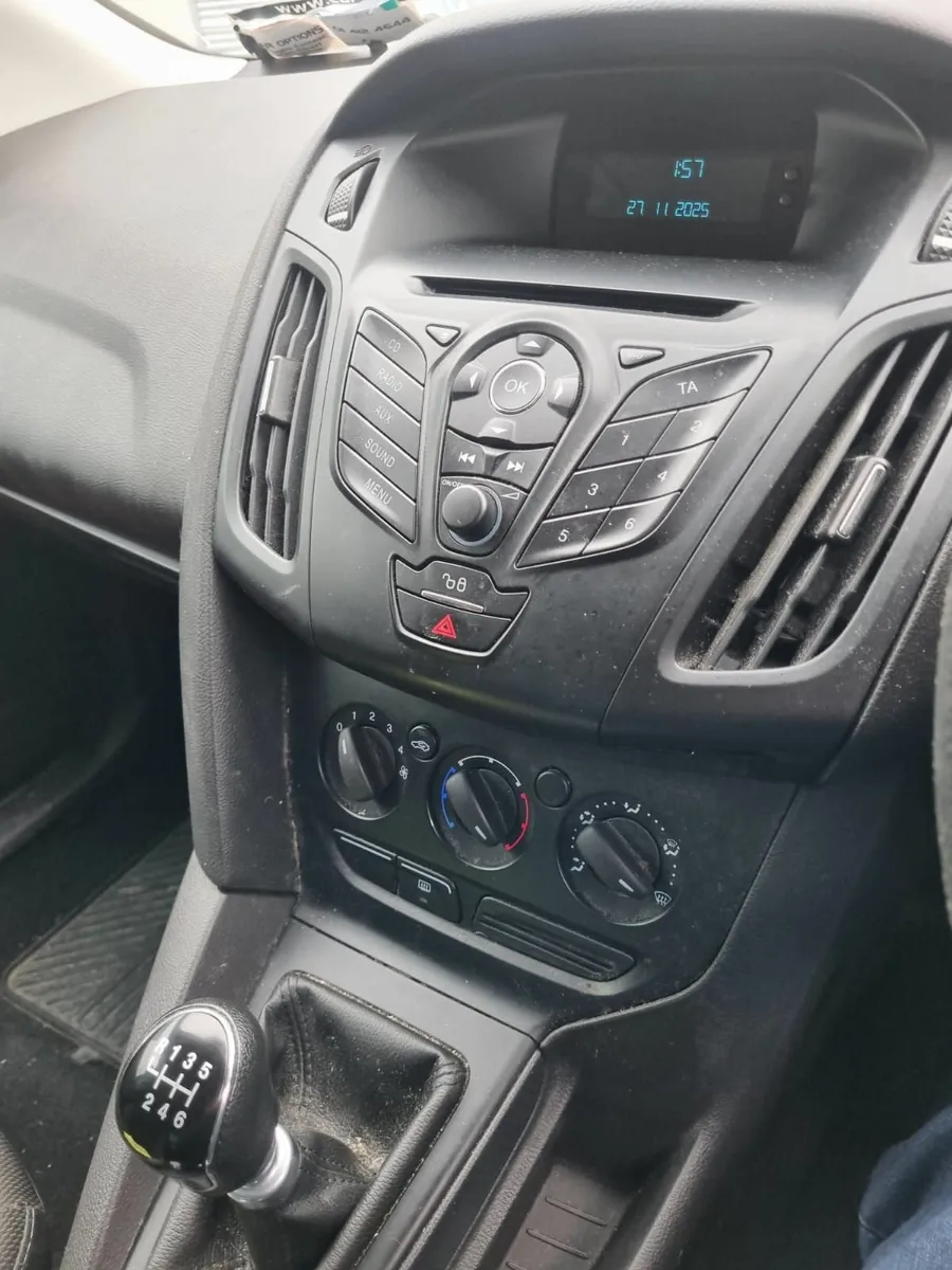 142 Ford Focus Van - Image 3