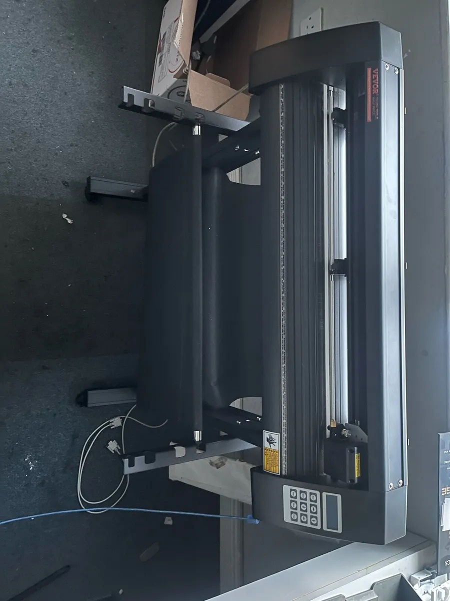 Vinyl plotter - Image 1