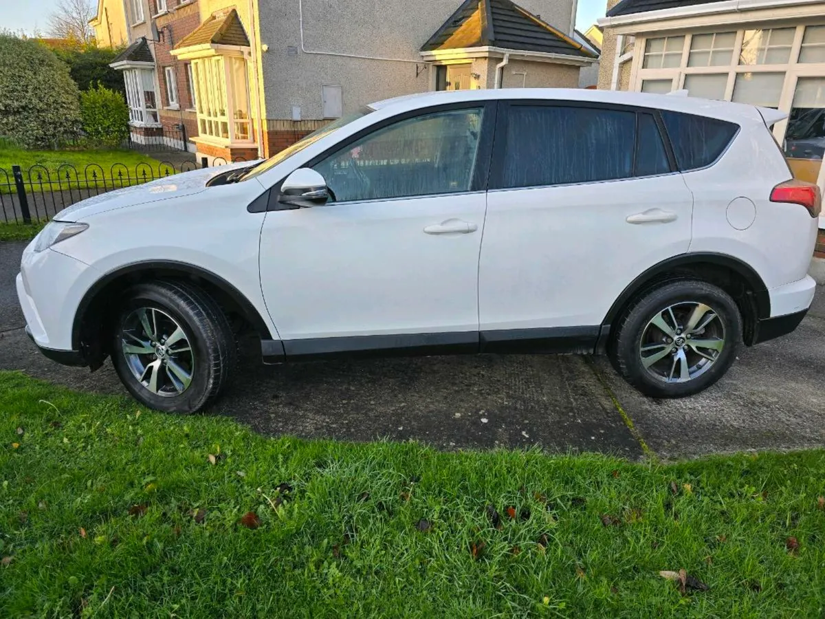 Toyota rav4 2017 - Image 4