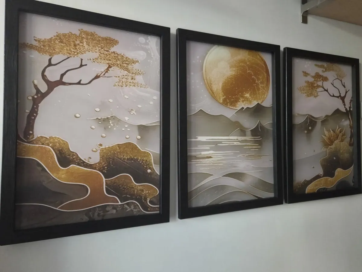 3 pictures in wooden frame 46 x 66 cm each - Image 1