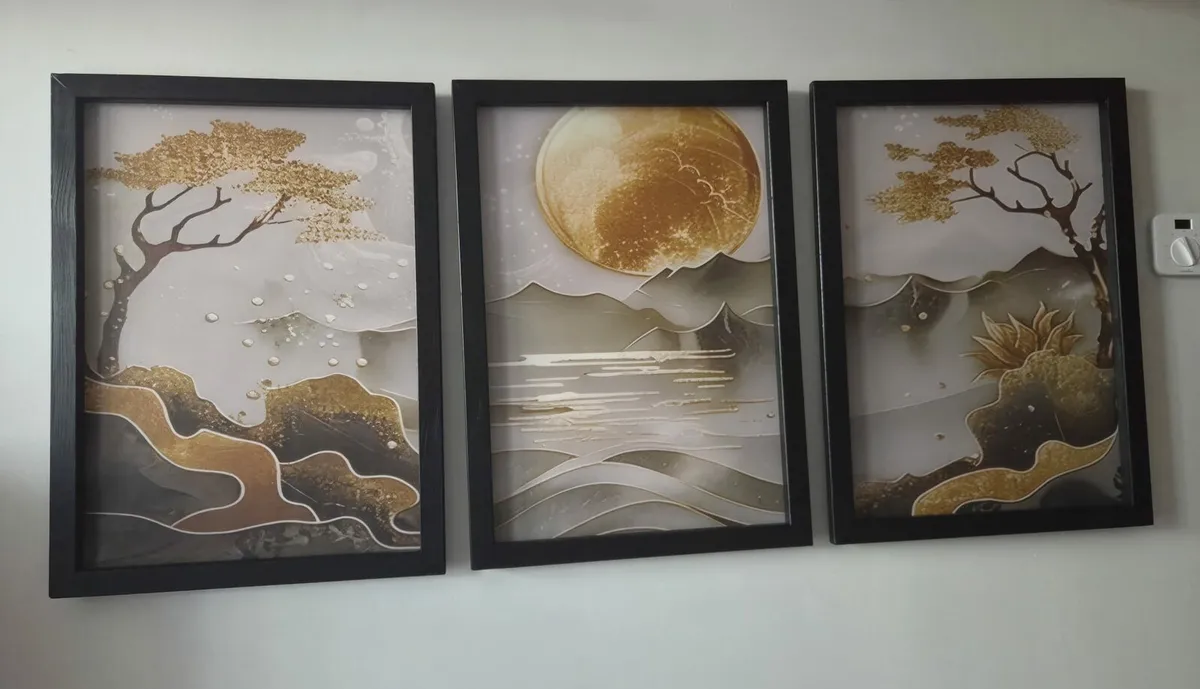 3 pictures in wooden frame 46 x 66 cm each - Image 2