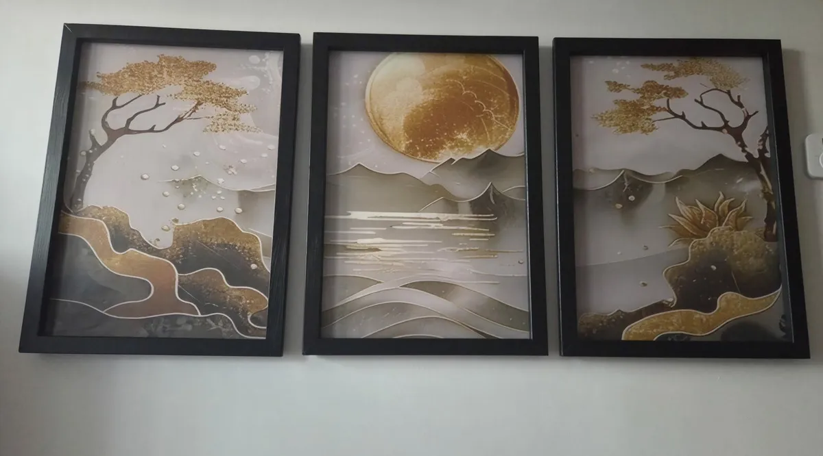 3 pictures in wooden frame 46 x 66 cm each - Image 3