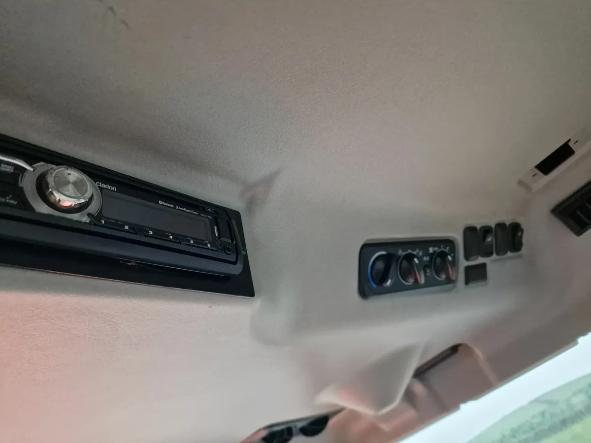 Kubota L5240-II 54hp Compact Tractor - Image 3