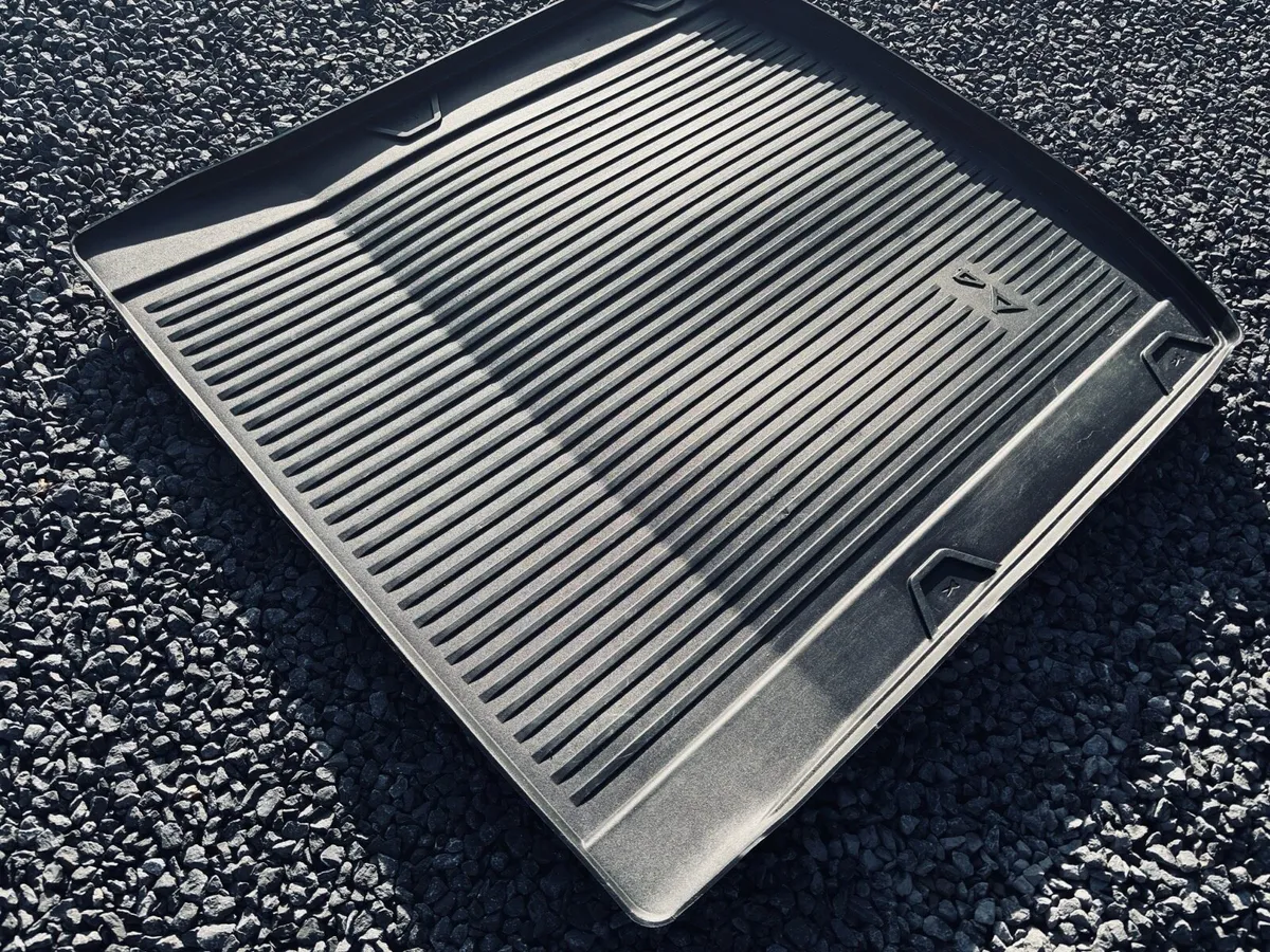 AUDI A4 BOOT LINER :: AUDI SHOWROOM PURCHASE - Image 1