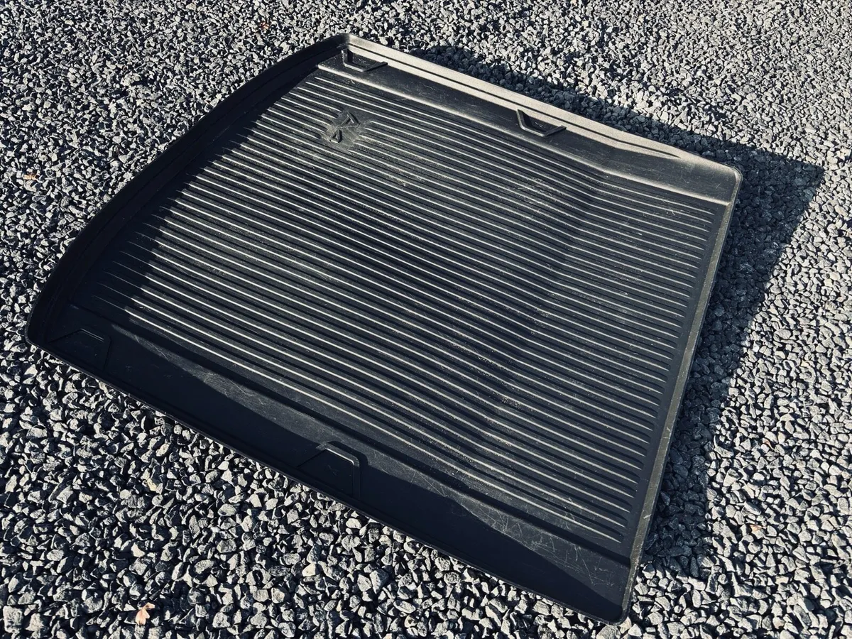 AUDI A4 BOOT LINER :: AUDI SHOWROOM PURCHASE - Image 2