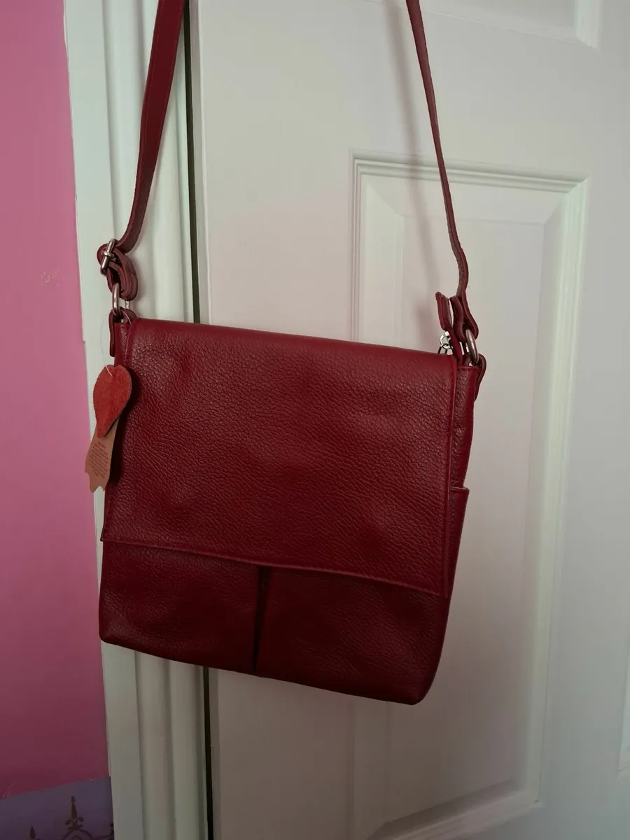 Ladies  crossover  bag