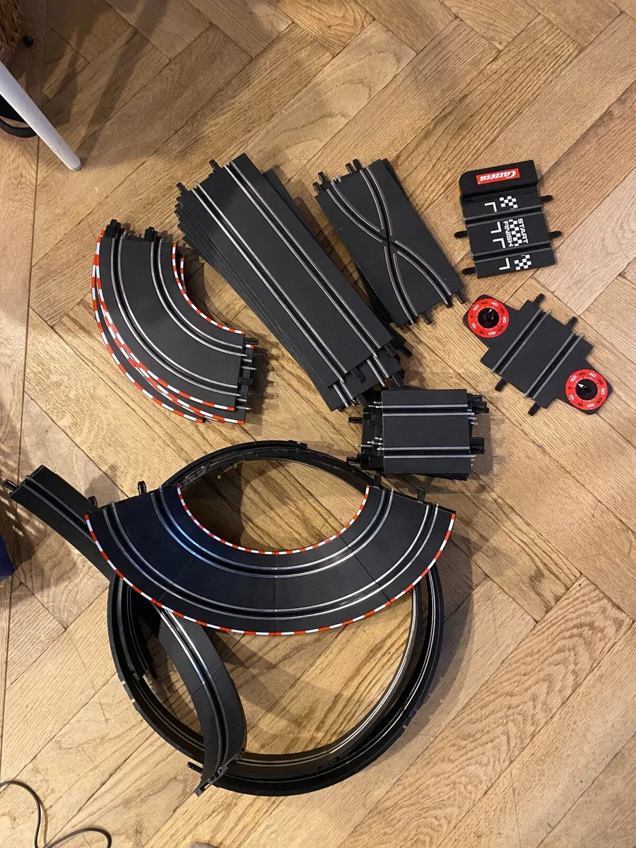 Carrera GO! Electric Powered car track - Image 1