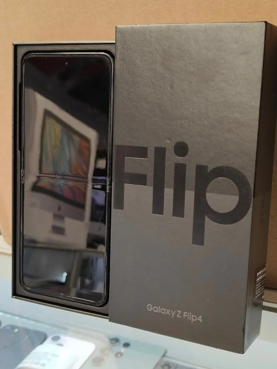 Samsung Galaxy Z-Flip 4 128GB Dual Sim Unlocked (Like New) - Image 2