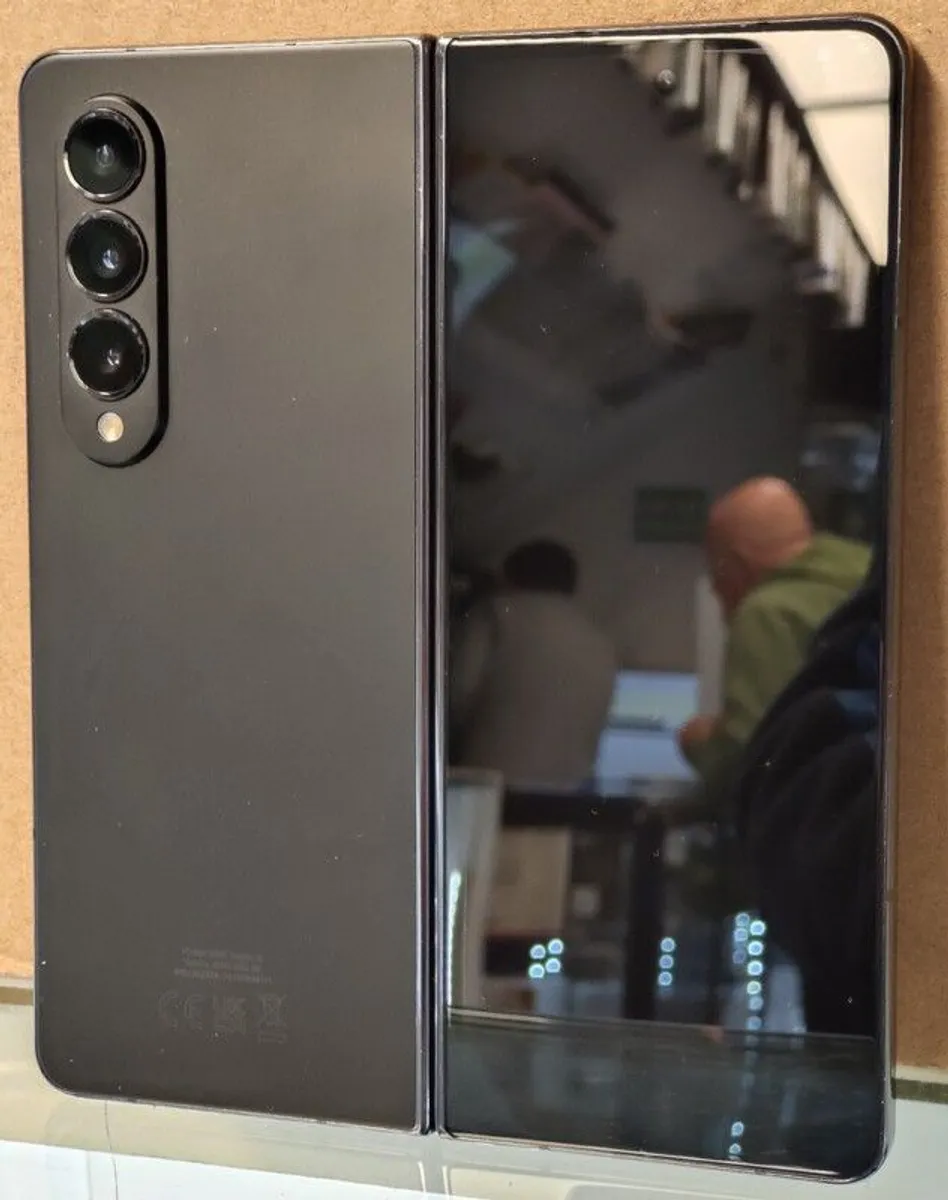 Samsung Galaxy Z Fold 4 - 256GB/ 12GB - Dual Sim Unlocked Phantom Black. - Image 1