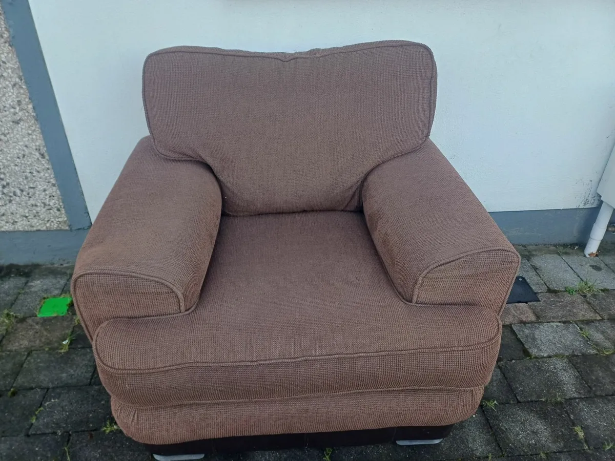 Free Armchair - Image 1