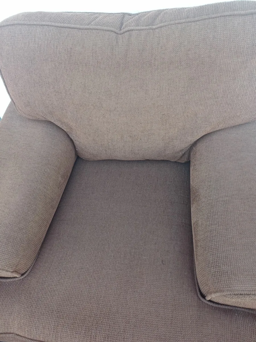 Free Armchair - Image 2