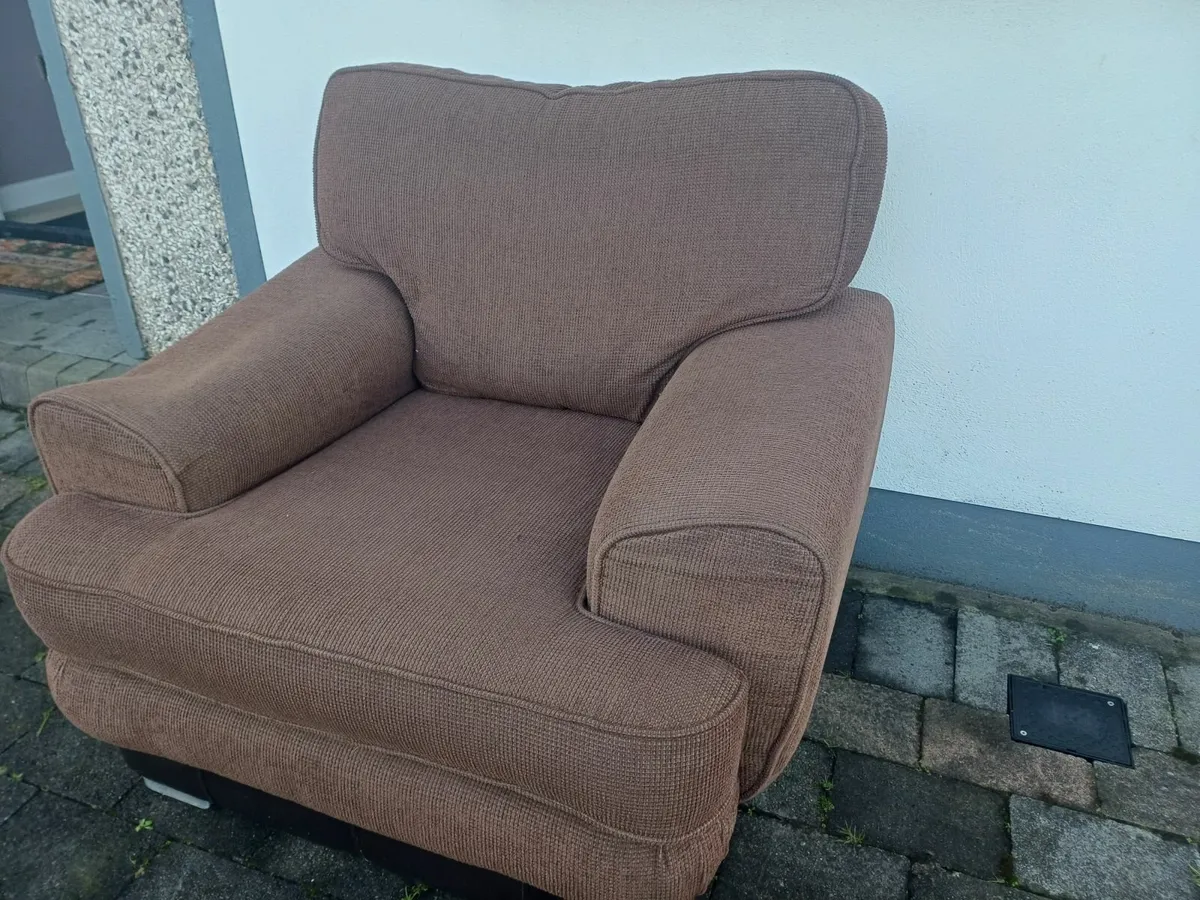 Free Armchair - Image 3