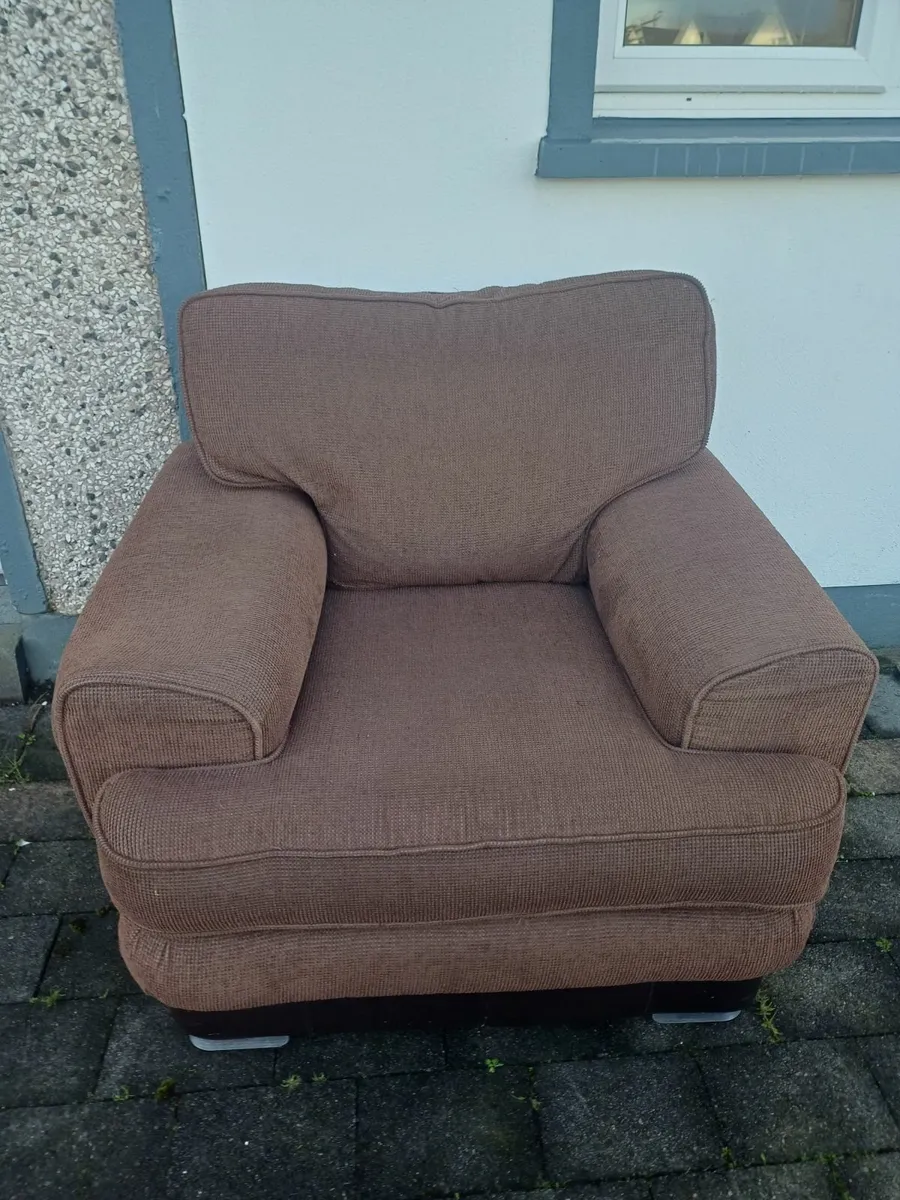 Free Armchair - Image 4