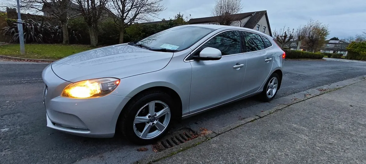 Volvo V40 2013 NCT+TAX ! - Image 1