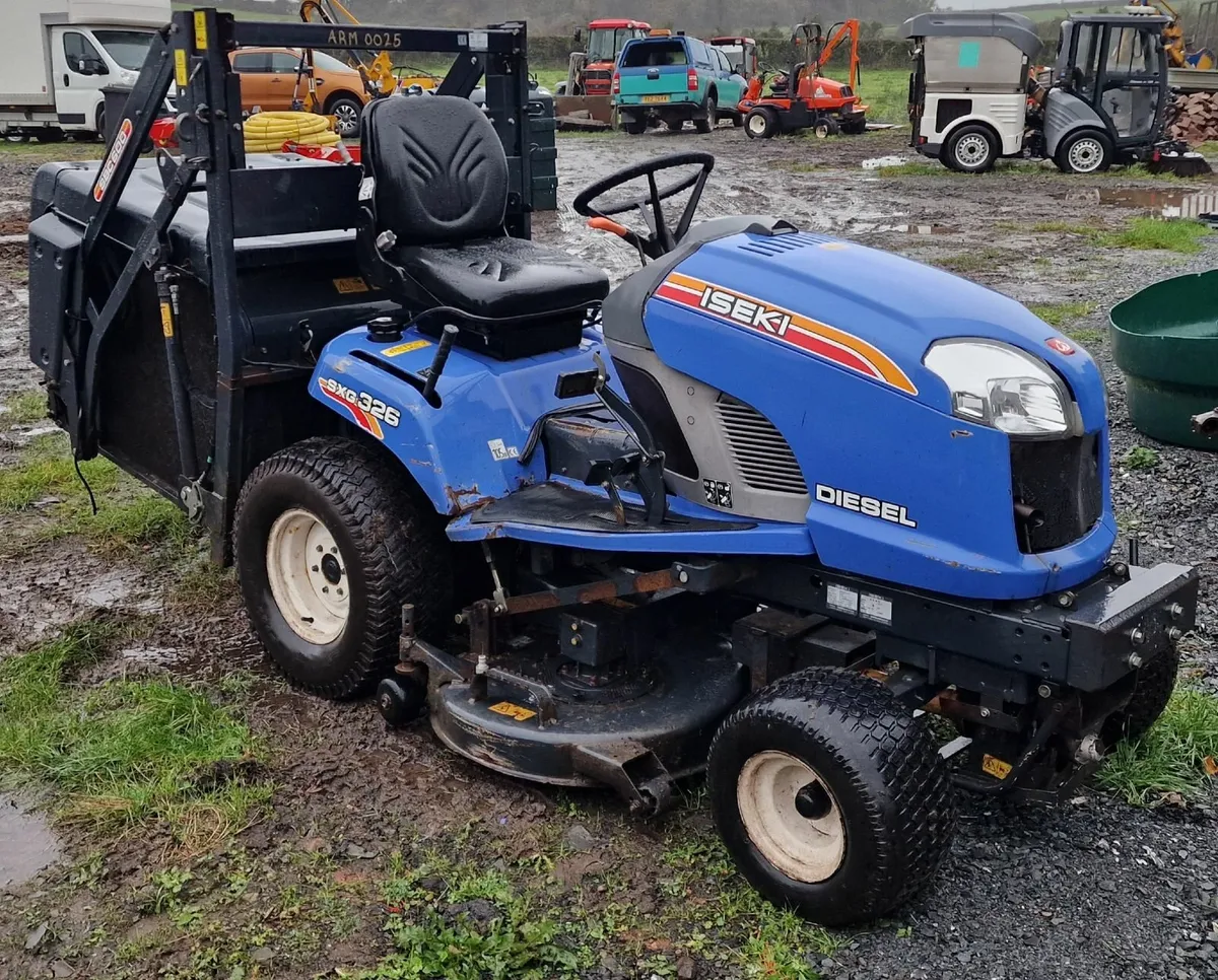 ISEKI SXG326 Hi Tip Ride on Mower Lawnmower - Image 1