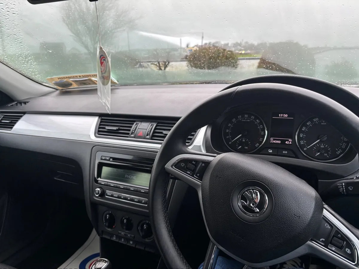Skoda Rapid 2014 - Image 3