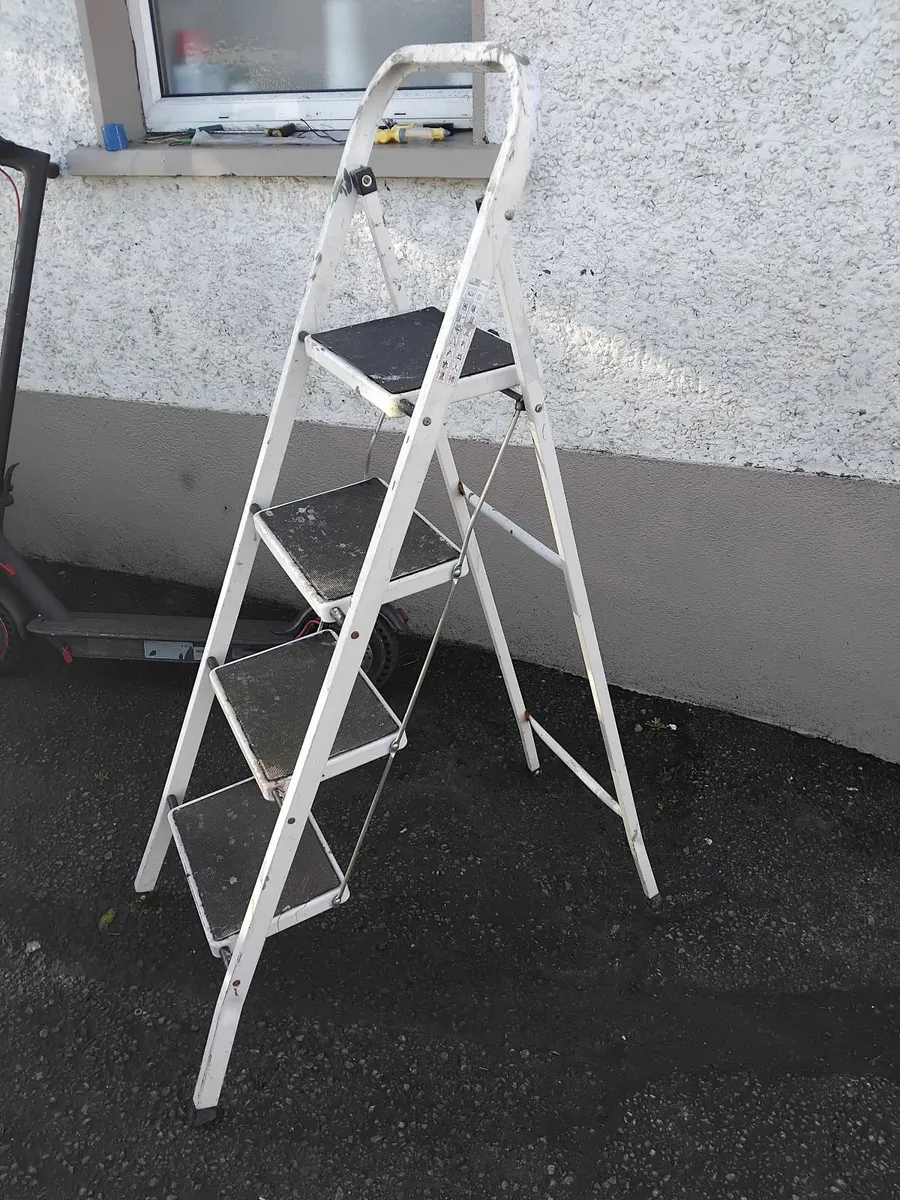 Hi step ladder working perfectly priced - Image 1