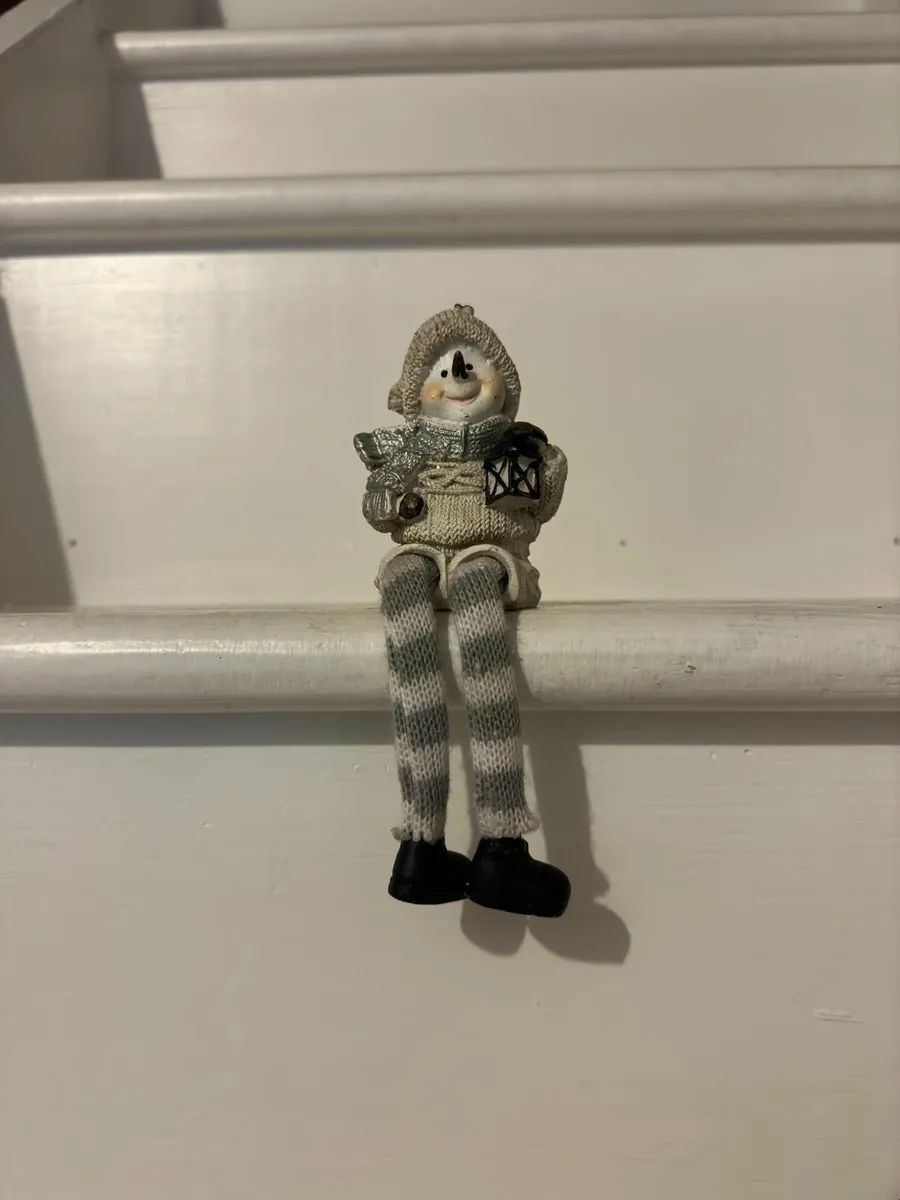 Flocked half tree and decorations - Image 2