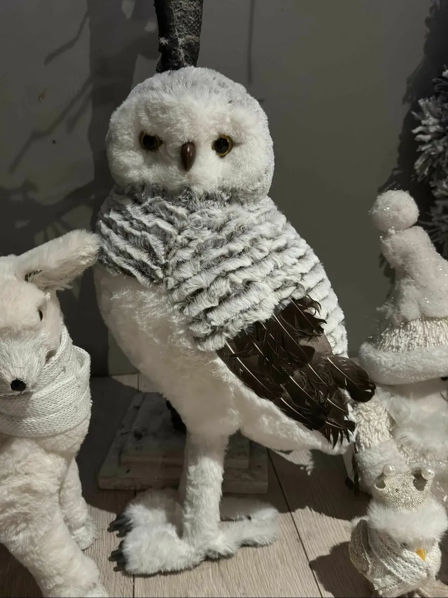 Flocked half tree and decorations - Image 4