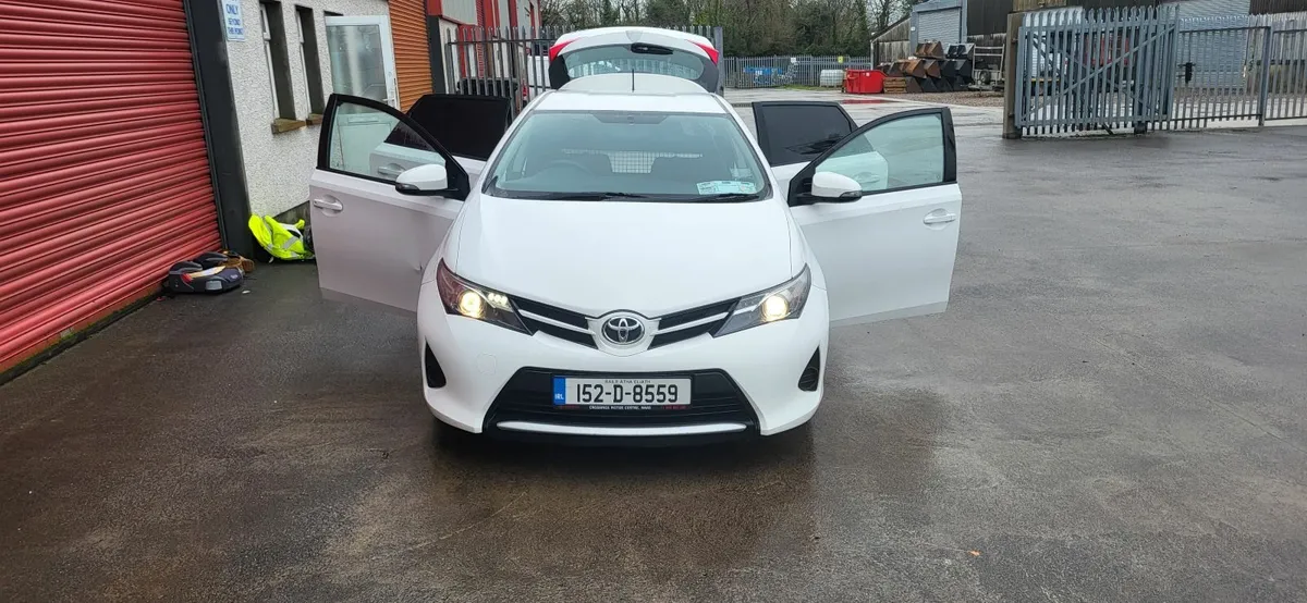 Toyota Auris 2015 - Image 1