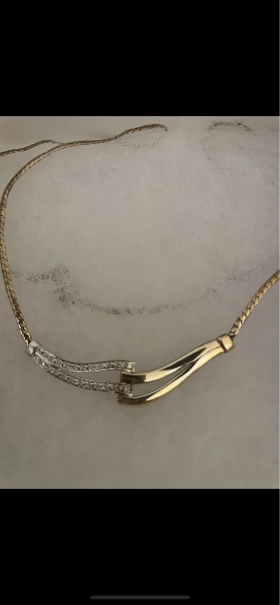 Beautiful 9ct gold diamond necklace - Image 1