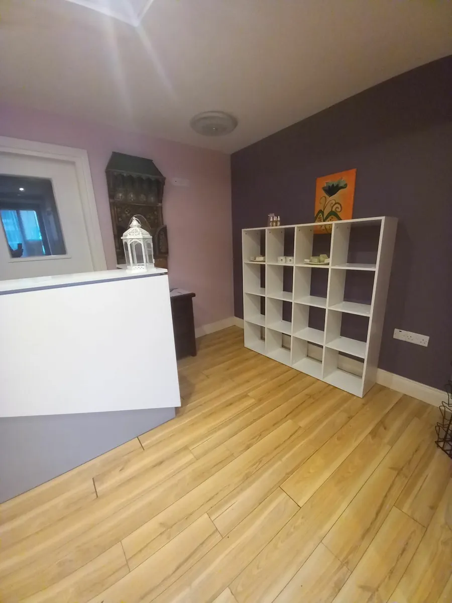 Reception desk - Image 3