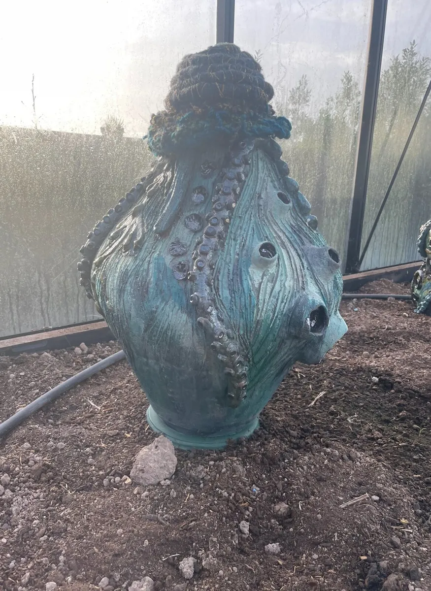 2 x Ceramic pieces  and 1 x lovely sketch piece - Image 3